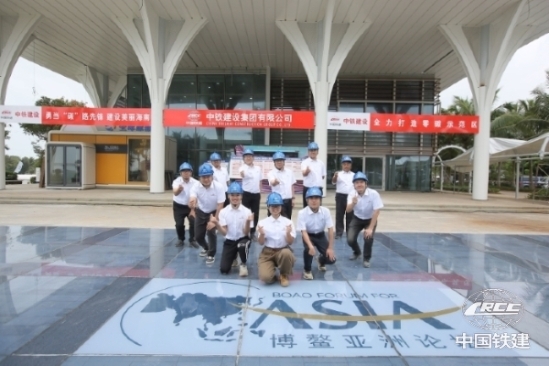 中鐵建設(shè)機(jī)電公司博鰲零碳示范區(qū)項(xiàng)目團(tuán)隊(duì)(中鐵建設(shè)機(jī)電公司 供圖).jpg